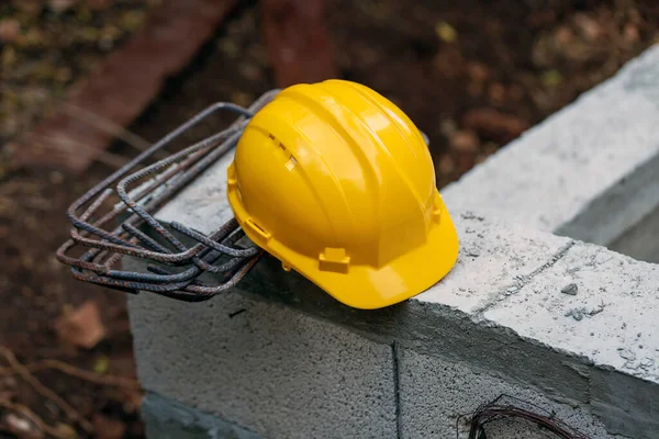 Yellow Work Helmet Hard Hat Construction Hard Hats Safety Tools — Foto Stock