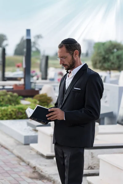 Bearded Jew Black Kippah Reading Hebrew Bible Praying Selective Focus — Photo