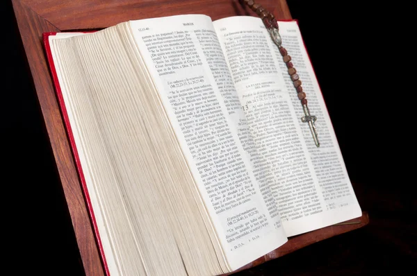Bible and Rosary — Stock Photo, Image
