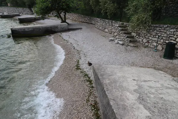 İtalya 'da Garda Gölü' nün tipik deniz manzarası 
