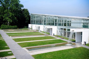 Şehrin modern binası