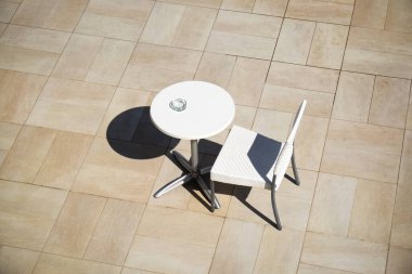 modern minimal tasarım, masa ve sandalye üst görünümü