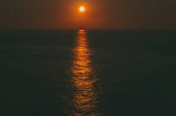 Puesta Sol Mar Con Rayo Sol Centro — Foto de Stock