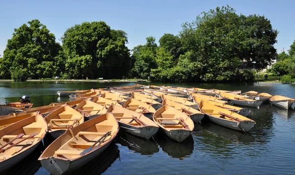Boats in Bois de Boulogne — Stock Photo, Image