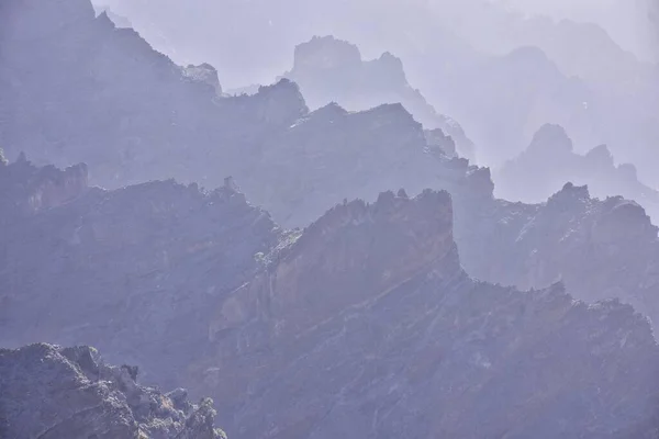 Natürliche Landschaft Mit Scharfen Felsgipfeln — Stockfoto