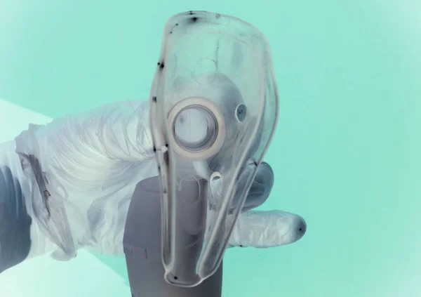 Close Doctor Hand Holding Cpap Mask — стокове фото