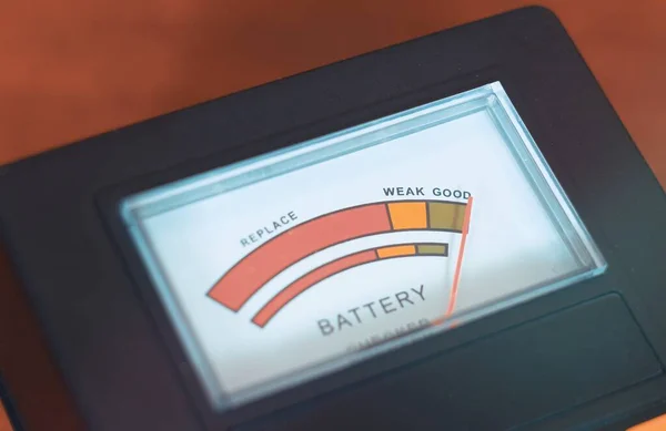 Battery Tester Indicating Full Charge — Stock Photo, Image