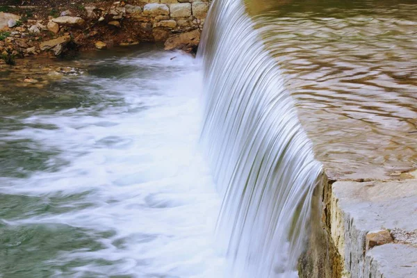 Tiro Uma Bela Cachoeira Natural — Fotografia de Stock