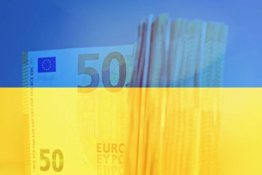 Masaya Ukrayna bayrağıyla birlikte 50 Euro istifledim.