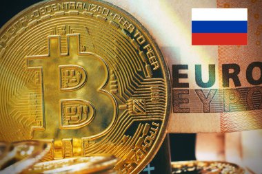 Arka planı avro banknotlu bir bitcoin 'in Macro görünümü, Rusya' da kripto para birimi kavramı.