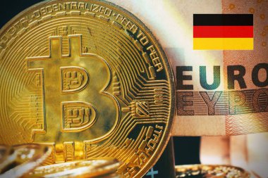 Arka planı avro banknotlu bir bitcoin 'in makro görünümü, Almanya' da kripto para kavramı.