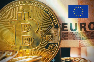 Avro banknotu arka planı olan bir bitcoin 'in makro görünümü, Avrupa' da kripto para kavramı.