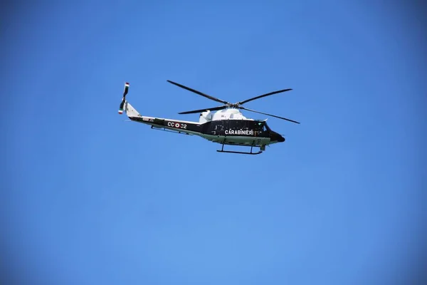 Carabinieri Chopper Sky — Stockfoto