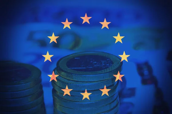 Европейский Флаг Монетами Евро Банкнотами Евро — стоковое фото