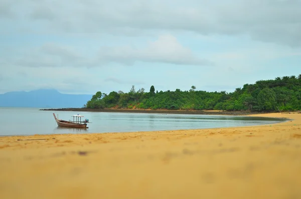 Wood boat on the beach — Stock Photo, Image