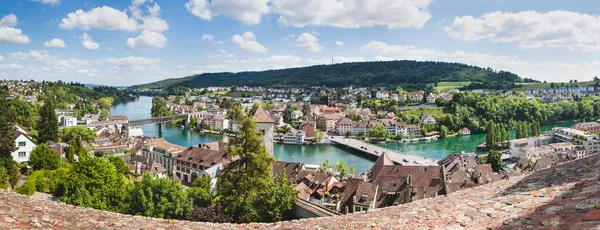 Panoramiczny widok na szwajcarskie miasta Schaffhausen. rzeki Ren. — Zdjęcie stockowe