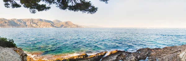 masmavi deniz sahil panoramik manzaralı. Paloma beach, Fransa.