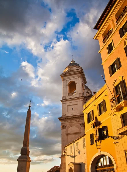 Vista de edificios históricos en Roma, Italia. Lit con una puesta de sol l — Foto de Stock