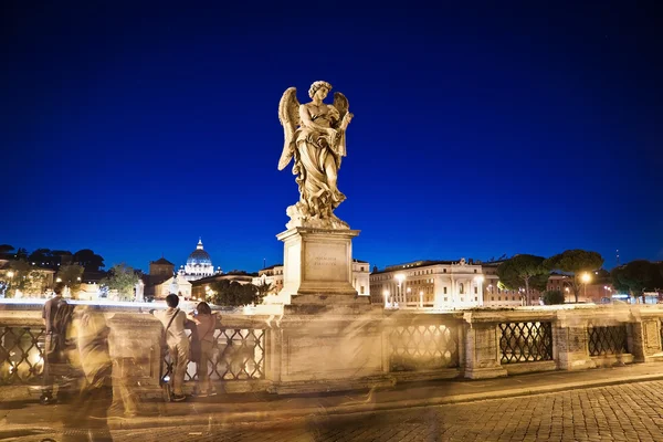 イタリアのローマで夜の時間で像の長時間露光写真。ヨーロッパ — ストック写真