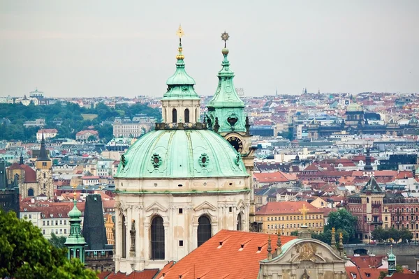 Vista del paisaje urbano de edificios históricos en Praga, República Checa —  Fotos de Stock