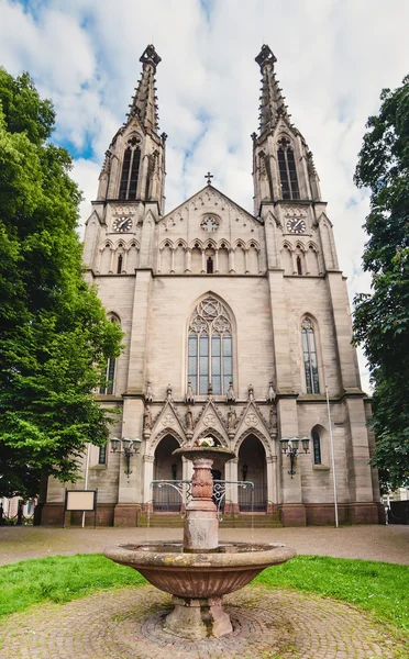 Baden-Baden'da evangelist kasaba kilise panoramik görünüm. Avrupa, Almanya