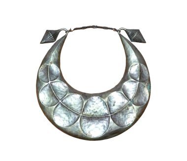 Beyaz bir arka plan üzerinde gümüş vintage kolye