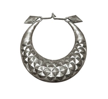 Beyaz arka planda klasik gümüş kolye.