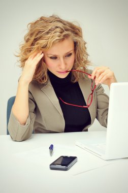 yorgun iş kadını