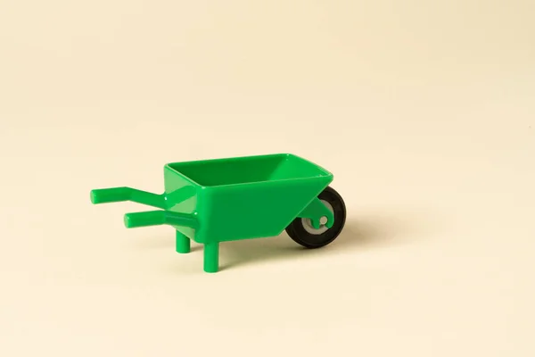 Lego Mini Green Wheelbarrow Beige Background — Stockfoto