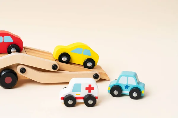 Close View Toy Tow Truck Towing Damaged Cars — Stockfoto