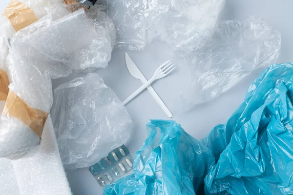 Top View Crossed Plastic Cutlery Surrounded Plastic Garbage — Stock Fotó