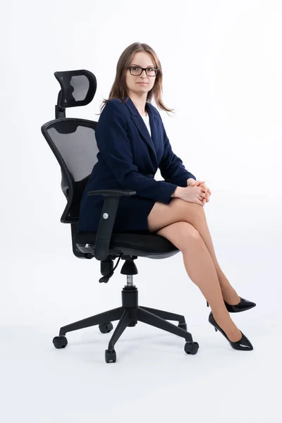 Young caucasian bussines woman sitting on her office chair smilling and motivated.