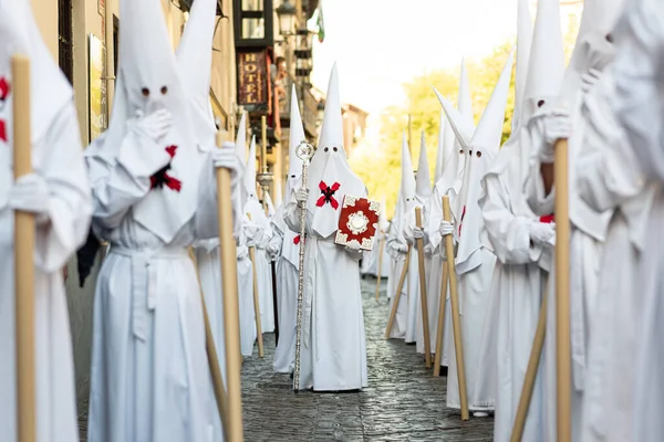 La extraordinaria procesión cristiana de la Semana Santa de Granada, Andalucía, España. — Foto de Stock