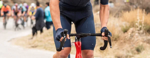 Hombre practicando deporte en una bicicleta de carretera. Carrera ciclista en Francia. — Foto de Stock