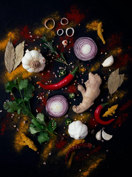 Baharat çeşitleri, konsept, yemek geçmişi, üst görünüm, siyah bir masa, tonlu, insan yok, yakın plan, set,