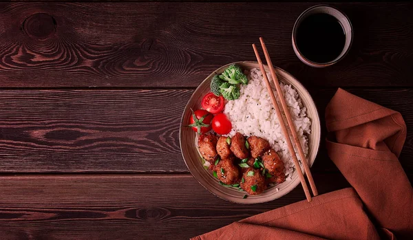 Azjatycka Tradycyjna Kuchnia Smażony Kurczak Teriyaki Przystawką Ryż Warzywa Widok — Zdjęcie stockowe