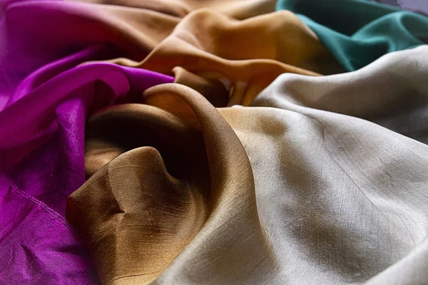 Hintergrund Seide Mehrfarbiger Schal Draufsicht Waagerecht Keine Menschen Hochwertiges Foto — Stockfoto