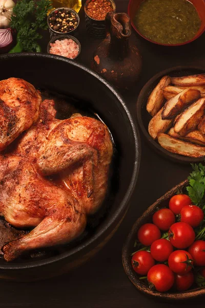 たばこの鶏の上からは 選択的な焦点は グルジア料理 トーン 人々を表示します 高品質の写真 — ストック写真