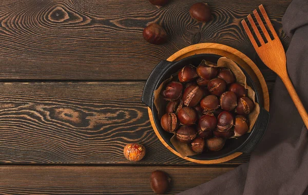 Roasted chestnut, on a wooden table, no people, — Foto Stock