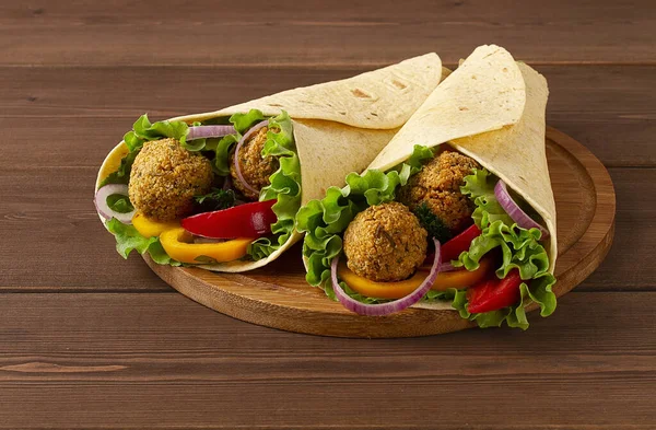 Tortillas Wrapped Falafel Balls Fresh Vegetables Vegetarian Healthy Food Wooden — Stock Photo, Image