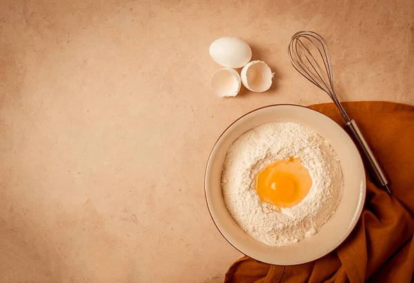 Food Background Concept Plate Wheat Flour Broken Egg Whisk Kitchen — Stockfoto