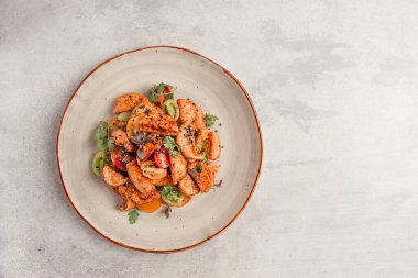 Salata, hamurda çıtır patlıcan, kiraz, susam tohumu, zeytinyağı, ev yapımı, insan yok.,