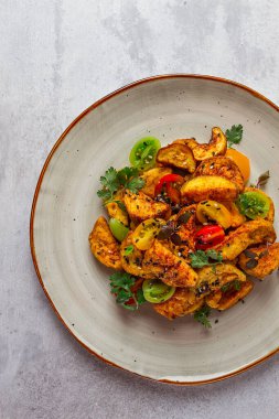 Salata, hamurda çıtır patlıcan, kiraz, susam tohumu, zeytinyağı, ev yapımı, insan yok.,