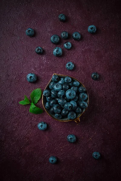 Fresh Berries Blueberries Maroon Background Food Concept Vertical People — Stock fotografie