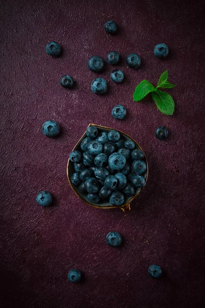 Fresh Berries Blueberries Maroon Background Food Concept Vertical People — Stock fotografie