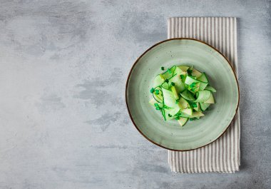 Bahar, yeşil salata, elmalı salatalık, üst manzara, yakın çekim, insan yok, mikro turp, sağlıklı beslenme, bahar salatası, Gürcü salatası, gazafuli,