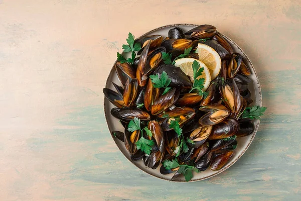Fresh Boiled Mussels Black Sea Parsley Lemon People — Stockfoto