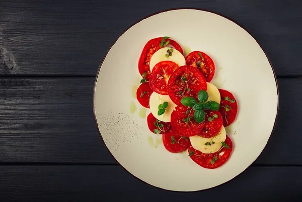 Caprese Salad Italian Traditional Dish Tomatoes Mozzarella Cheese Basil Spices — стокове фото