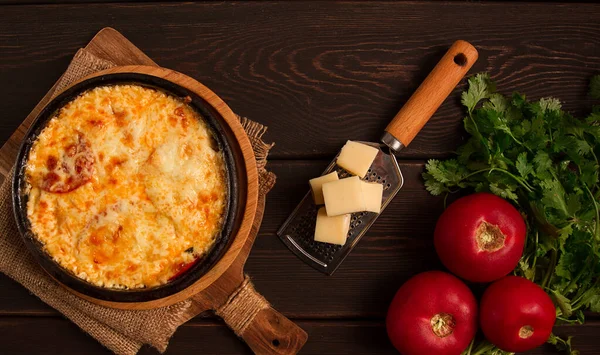 Baked Tomatoes Suluguni Cheese Ketsi Clay Pan Georgian Dish Homemade — стокове фото
