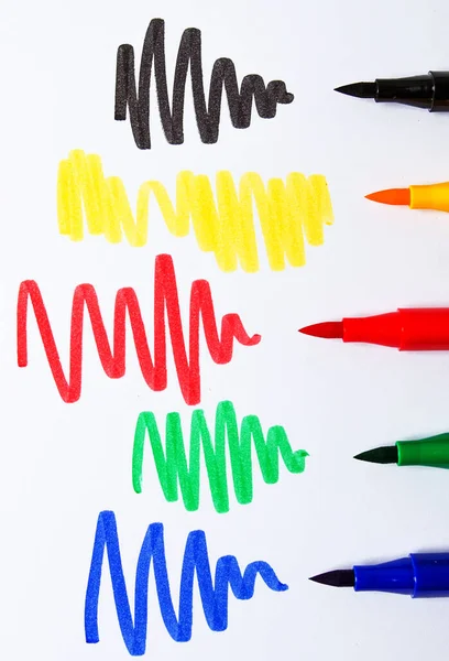 Suluboya Kalemler Fırçalar Çeşitlilik Bir Resim Albümü Sanatçı Masası Üst — Stok fotoğraf